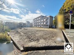 落ち着いた色合いと直線的な美しさが調和したモダンな外観。帰るたびに安心感を感じられる佇まい。