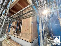 フラットタイプのカウンターキッチンなので配膳や片付けがしやすく、お料理中でもお子様の様子が分かって安心です。