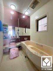 1日の疲れを癒す浴室でゆったりリフレッシュ。雨の日の洗濯や花粉・ウイルス対策など多用途に活躍する浴室乾燥機付き。