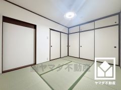 約6帖の和室です。全居室に収納がございますので、お部屋の広さを最大限に活用できます。