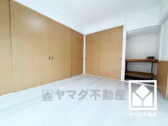 お子様のお部屋などにも丁度良い広さです。収納スペース付きのお部屋で整理整頓しやすいです。