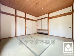 客間にも、ワークスペースにも、家族のくつろぎ空間にも。暮らしに寄り添う、自由に使える和室。