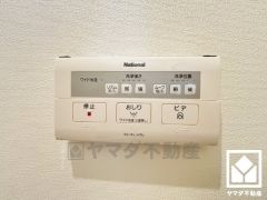 温水洗浄便座付きで、季節を問わずいつでも温かい便座をお使いいただけます。