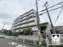 約6帖の和室がございます。リビングに隣接する続き間のため、一体利用も可能です。開放的にも、落ち着いたプライベート空間にもなる和室の魅力をぜひ。