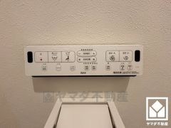 温水洗浄便座付きで、季節を問わずいつでも温かい便座をお使いいただけます。