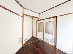 約6帖の洋室とは続き間になっており、一体利用も可能です。