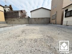 全居室に収納がございます。1階階段下や、3階ホールにも収納スペースがあり、住空間を広々お使いいただけます。