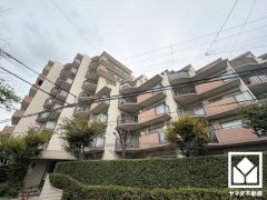 浴室暖房乾燥機付き。真冬の寒い浴室を暖かく、また雨の日の洗濯物の乾燥にと多用途に活躍する機能です。