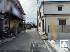 「マックスバリュ西宮浜町店」まで徒歩3分、「万代西宮前浜店」まで徒歩5分など、お買い物施設が徒歩5分圏内に複数あり便利な住環境です。