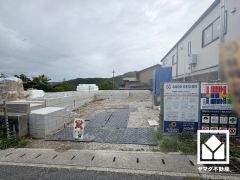 前面に視界を遮る高い建物がなく、開放的な景色が広がります。