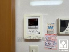 突然の来訪時でも安心なモニター付きインターホンを完備。お留守番中のお子様でも簡単に来訪者の確認ができます。