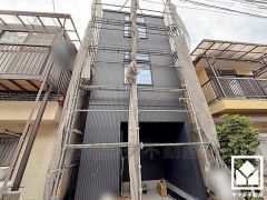 たっぷり収納できる約2.75帖と約2.05の納戸付きだから、家の中をもっとスッキリ。季節の荷物や趣味の道具もしっかり収納。