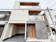 洗練された外観デザインが、住まう誇りを演出。街並みに馴染みながらも、ひときわ目を引く存在感。