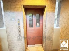 スムーズな移動を叶えるエレベーター。忙しい朝も快適に、ストレスフリーな暮らしをサポート。お問合せお待ちしております。