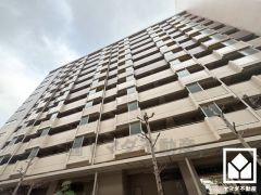 キッチンにはパントリーがございますので、食品のストックや食器等もすっきり片付けることができます。