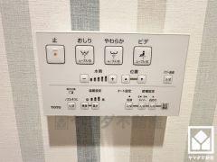 温水洗浄便座付きで、季節を問わずいつでも温かい便座をお使いいただけます。