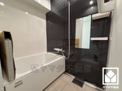 ゆったり足が伸ばせるので、毎日の疲れを癒やすバスタイムを実現。