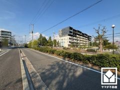 バルコニーにはスロップシンクがございます。汚れやすい作業を室内を汚さず行えるので、生活空間を清潔に保つことができます。