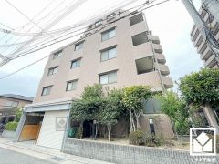 阪神電鉄本線「久寿川」駅まで徒歩約8分、阪急電鉄本線・今津線「今津」駅まで徒歩約16分、JR東海道本線「西宮」駅まで徒歩約30分の立地。