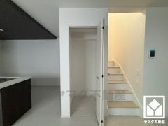 リビングにも収納スペースがあり、住空間を広々お使いいただけます。