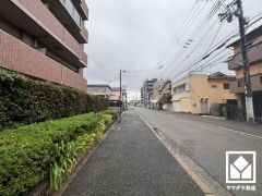 家族との時間も、自分だけの時間も心地よく過ごせる。シンプルで飽きのこない設計が、暮らしに余白をもたらします。この住宅は、日々の暮らしをそっと支えてくれます。