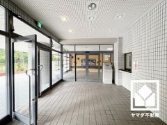 安心・安全な暮らしをサポートするオートロックシステムも完備。