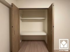 新たに家具を買わなくても良いので、ハンガーパイプ付きのクローゼットは嬉しいですね。