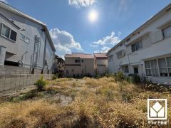 突然の来訪時でも安心なモニター付きインターホンを完備。お留守番中のお子様でも簡単に来訪者の確認ができます。