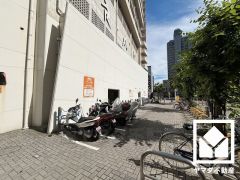 広々としており、大変使い勝手の良い駐輪場・バイク置場です。