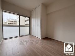 自然光を取り込む、開放感あふれる暮らし。心地よい空間が広がるリビングで、家族みんなが快適に過ごせる時間を提供。