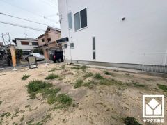 周囲にはすでに建物が建っていますので、実際の採光状況や窓の位置なども事前にご確認いただけます。