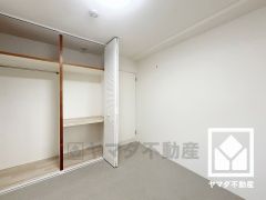 新たに家具を買わなくても良いので、ハンガーパイプ付きのクローゼットは嬉しいですね。