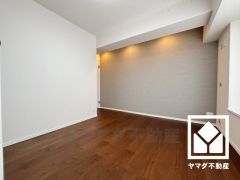 用途やライフスタイルの変化に合わせやすい4LDKの間取り。専有面積も102.06平米で広々としており、部屋数の多い間取りでも狭さを感じることなく、ゆったりとお住まいいただけます。