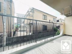 奥行きのある広々としたバルコニーで、お洗濯物をたっぷりと干す事ができます。