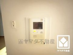 突然の来訪時でも安心なモニター付きインターホンを完備。お留守番中のお子様でも簡単に来訪者の確認ができます。