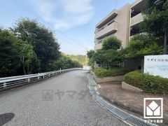 JR福知山線「生瀬」駅まで徒歩約19分の立地。毎日の通勤・通学だけでなく、休日のお出かけまで利便性に優れています。