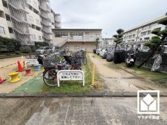 広々としており、使い勝手の良い駐輪場です。ご成約でヤマダポイントプレゼント中です。お問合せお待ちしております。