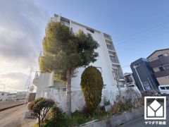 家族との時間も、自分だけの時間も心地よく過ごせる。シンプルで飽きのこない設計が、暮らしに余白をもたらします。この住宅は、日々の暮らしをそっと支えてくれます。