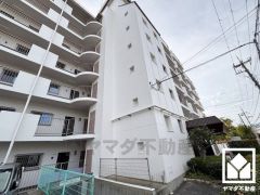 敷地西側に道路を挟んで広々とした「高木公園」が、東側に隣接して「高木東第1公園」や「高木熊野神社」があり、四季の移り変わりが感じられる緑豊かな住環境です。