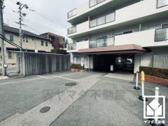 広々とした敷地内にすべり台付きの複合遊具や、ゆったりとした広場が整備された「西田公園」まで徒歩5分で、子育て世帯の方にもお勧めです。