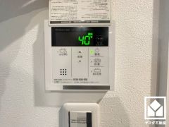 ボタン1つで自動でお湯張りができるオートバス機能付き。追い炊き機能もございますので、いつでも温かいお風呂に入ることができます。