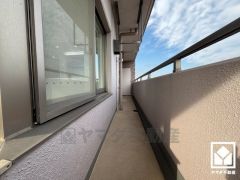 広々としたバルコニーで、お洗濯物をたっぷりと干す事ができます。