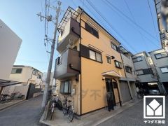 キッチンには窓がございますので、昼間は手元が明るく、お料理がはかどります。