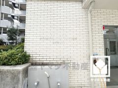 床暖房付きで、寒い冬でも足元ポカポカ。ホコリを巻き上げないのでお子様のいるご家庭にもおすすめです。