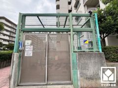 清潔なゴミ出し場で気持ち良くお使い頂けます。