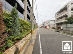 宅配ボックスも完備しています。留守でも安心、荷物の受け取りをスムーズに。