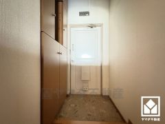 シューズボックスがありスッキリお使い頂ける玄関。