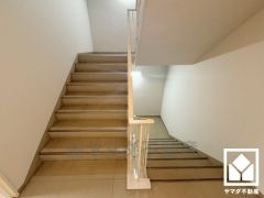 天候に影響を受けずお使いいただける内階段もございます。