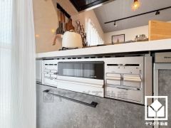 調理に手間がかかりがちな肉や魚を、短時間でサッと焼き上げることができるグリル付き。