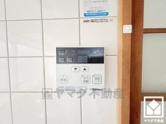 ボタン1つで自動でお湯張りができるオートバス機能付き。